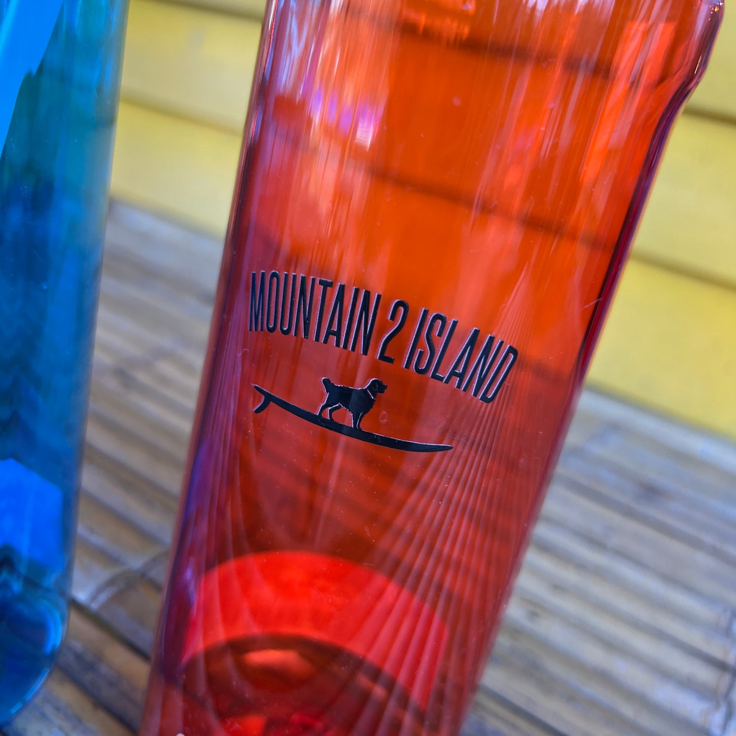 Mountain 2 Island 25oz Yeti Water Bottle